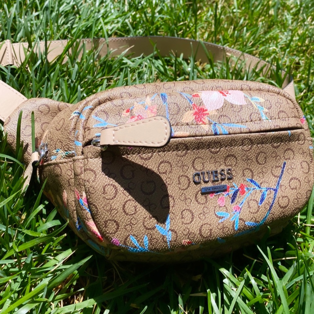 Leather Guess belt fanny pack cream